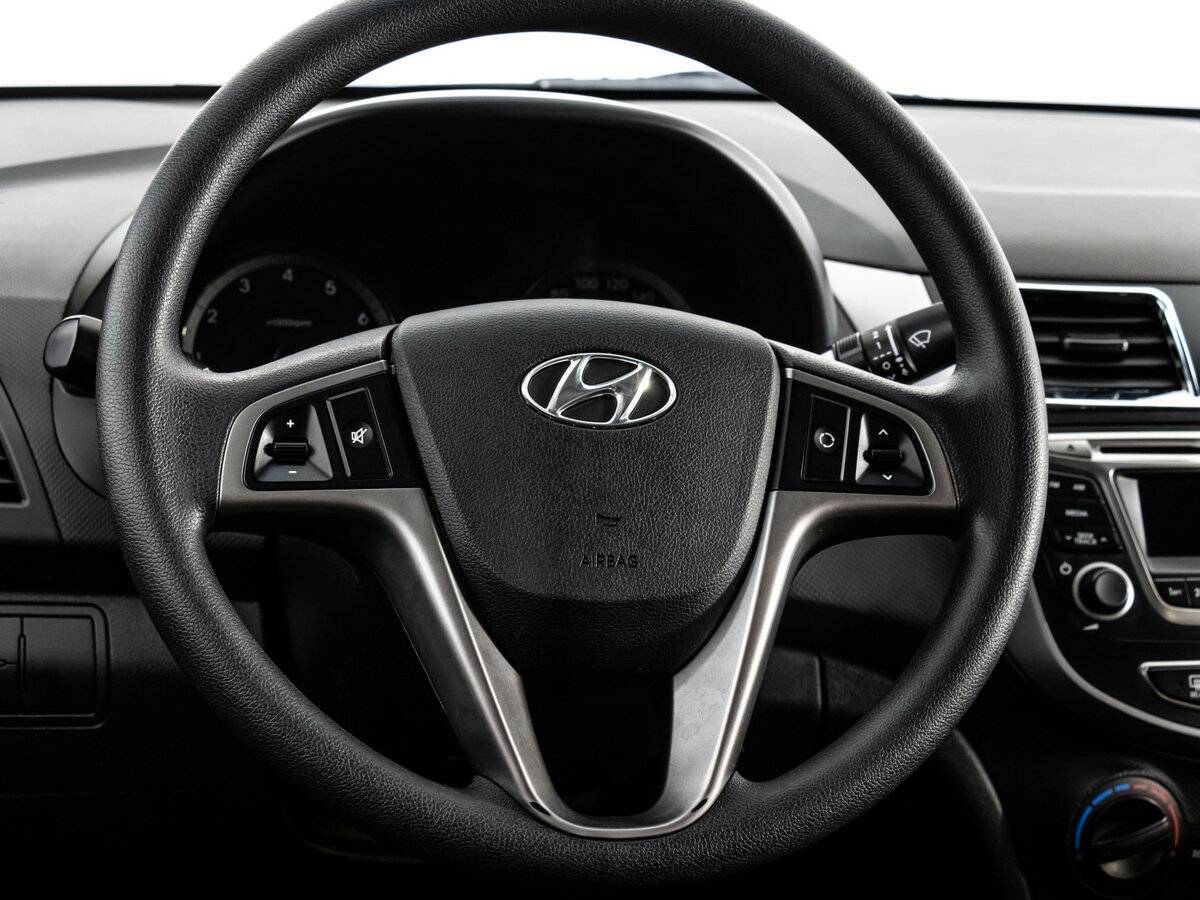 Купить Hyundai Solaris, 2016, 112 982 км, фото №9