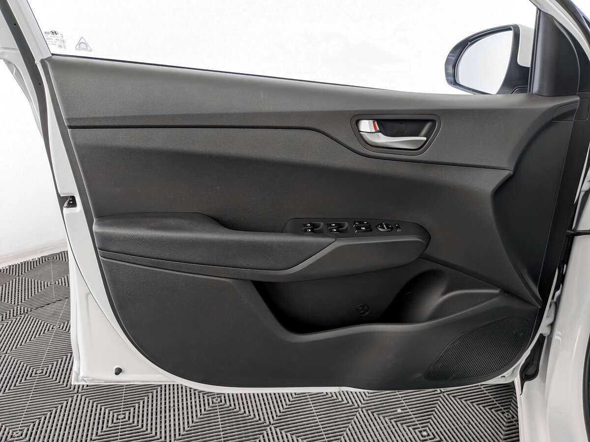 Купить Hyundai Solaris, 2021, 66 252 км, фото №16